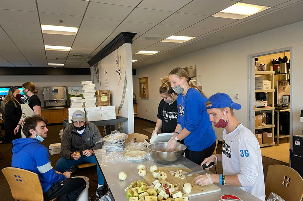 Community Leadership 4 Students making pies to donate for food baskets for Thanksgiving