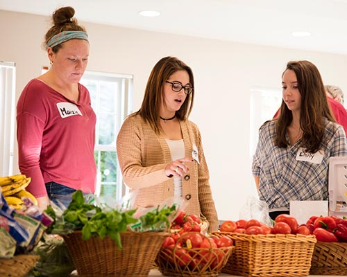 meghan-elmore-and-students-catherines-cupboard