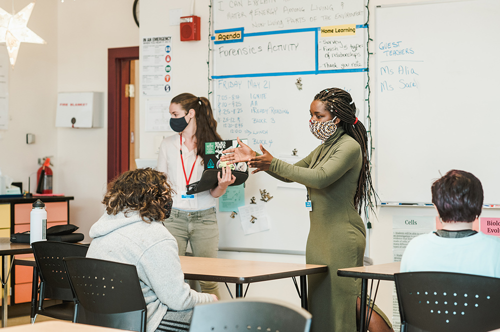 Lsc_Sjc_Stem_Whs_May2021_036_Hr Students teaching in a local school